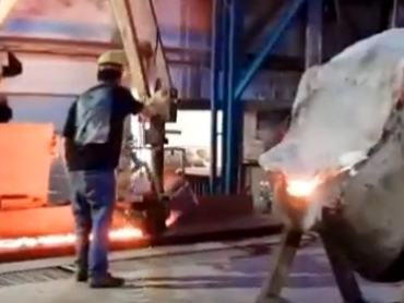 주조 산업에 적용되는 오븐 앞의 다기능 주조 조작기