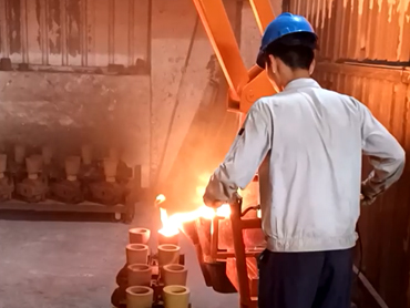 How does hydraulic casting manipulator work 하는 방법