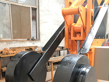 보조 기계 팔을 운반하는 장점은 무엇입니까?