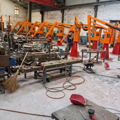 어떤 제품을 위해 주조 조작기가 사용될 수 있습니까?